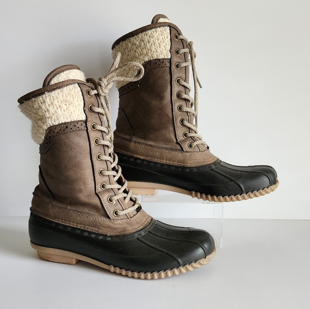 Magellan Outdoor Women’s Sz. 9 Sweater Collar Duck Boots